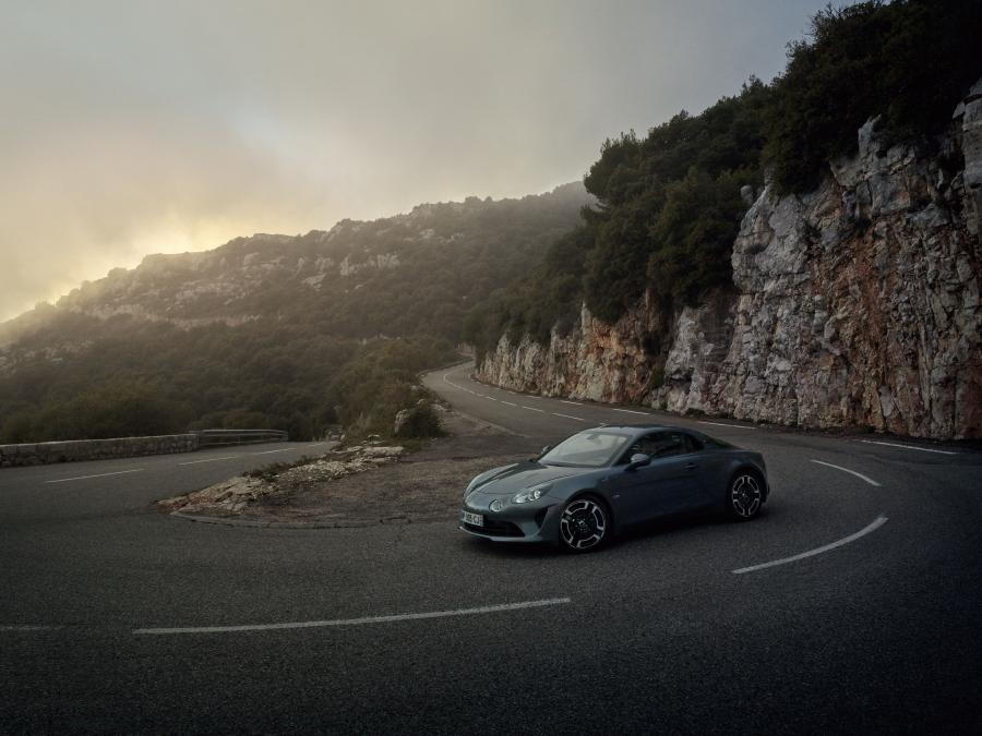  Alpine A110 Legende 2018 года  (WW) (фото 27 из 29)
